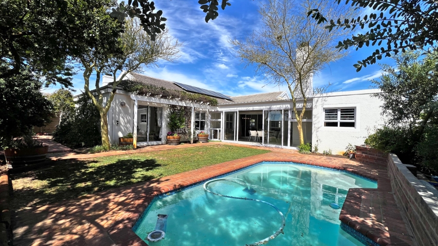 4 Bedroom Property for Sale in Sunningdale Western Cape